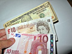 <p>місцева валюта</p>