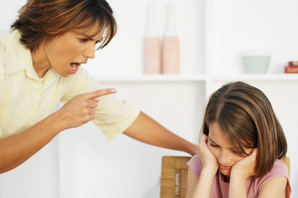 <p>to scold</p>