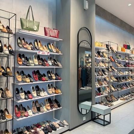 <p>shoe store</p>