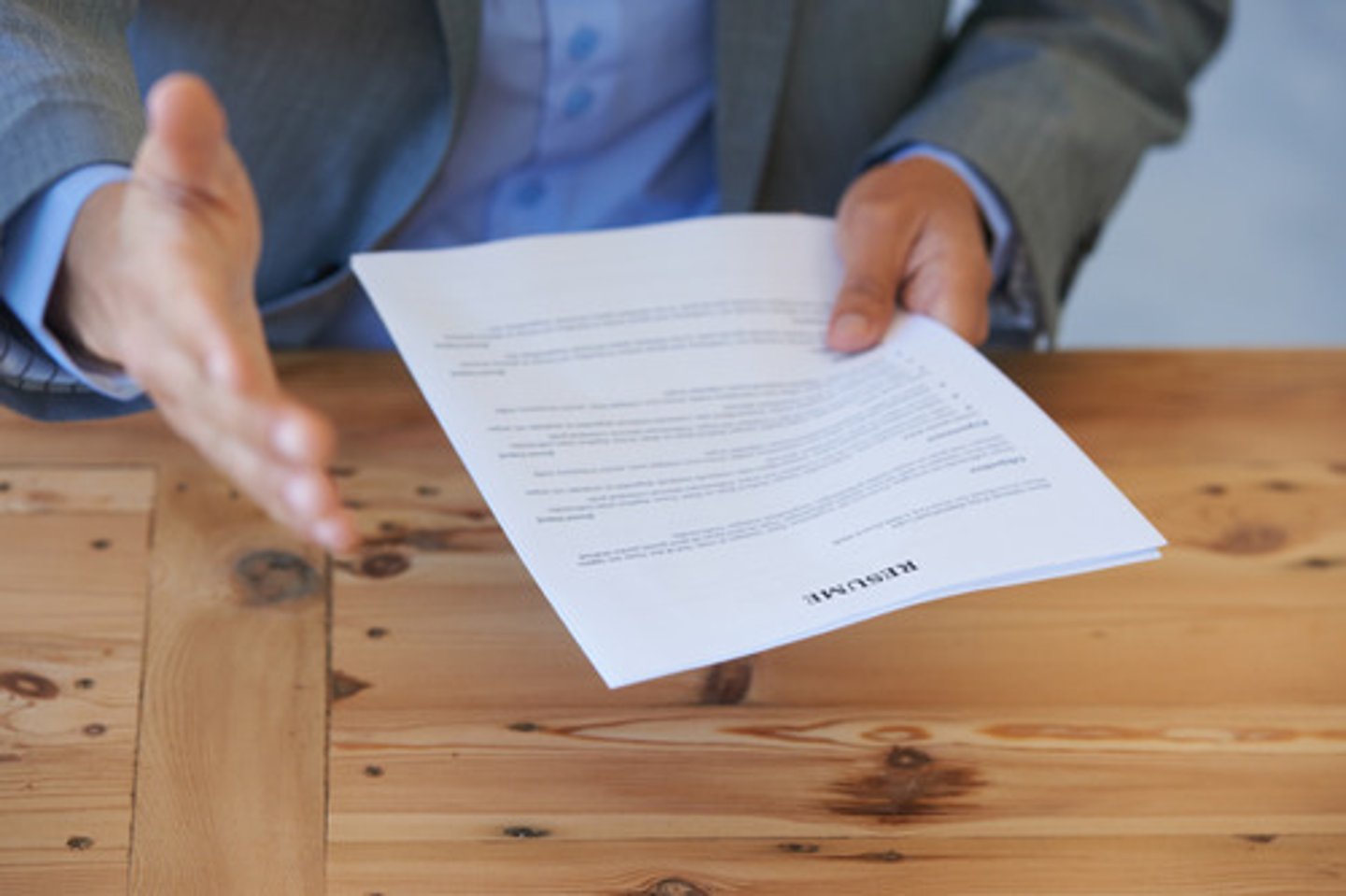 <p>(formal English) nộp đơn Ví dụ: He submitted his application online.</p>