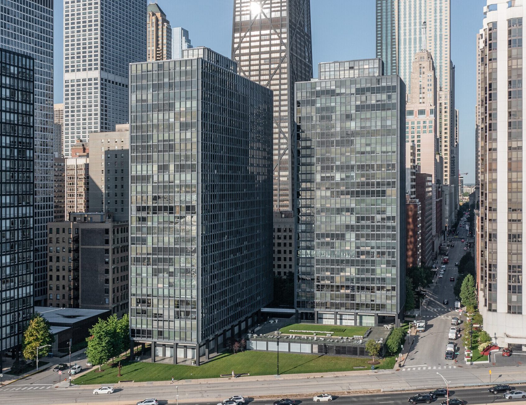<p>Lake Shore Drive Apartments</p>