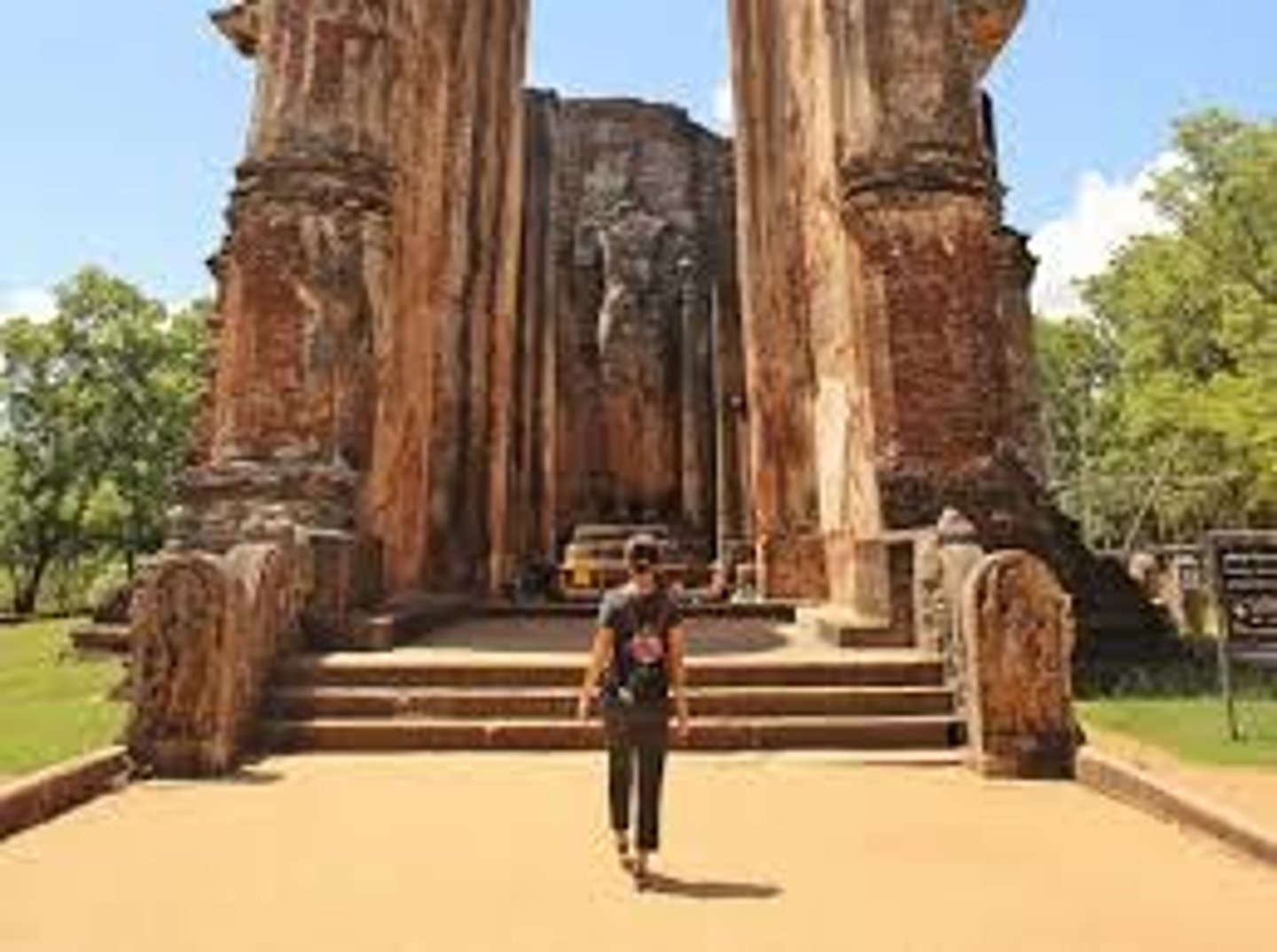 <p>di tích cổ đại</p>