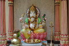 <p>Beliefs of this religion - many forms of one god, caste system, reincarnation</p>