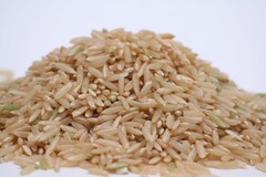 <p>unpolished rice with outer brown layer preserved Example: Eating _____ _____ is healthier than white refined rice. gạo lứt u Gạo lứt (gạo còn nguyên lớp vỏ cám bên ngoài). UK: /braʊn raɪs/ | US: /braʊn raɪs/</p>
