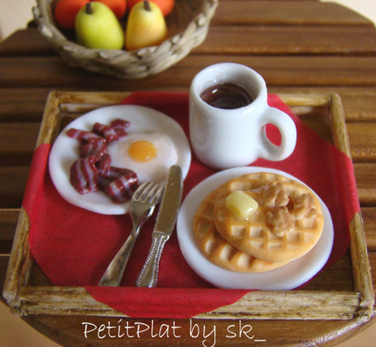 <p>Where, when and what do you have for breakfast? To have breakfast, to eat breakfast</p>