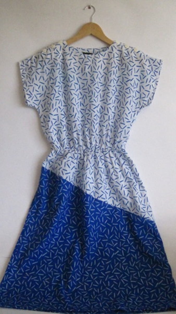 <p>the dress</p>
