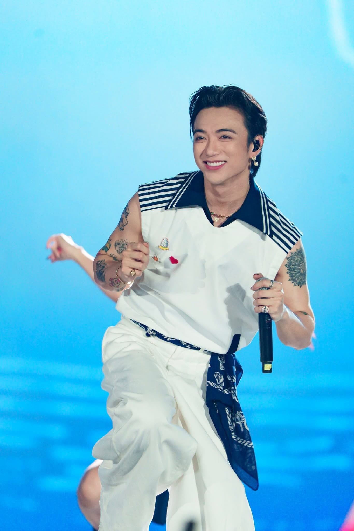 <p>cứng, dai chắc</p>