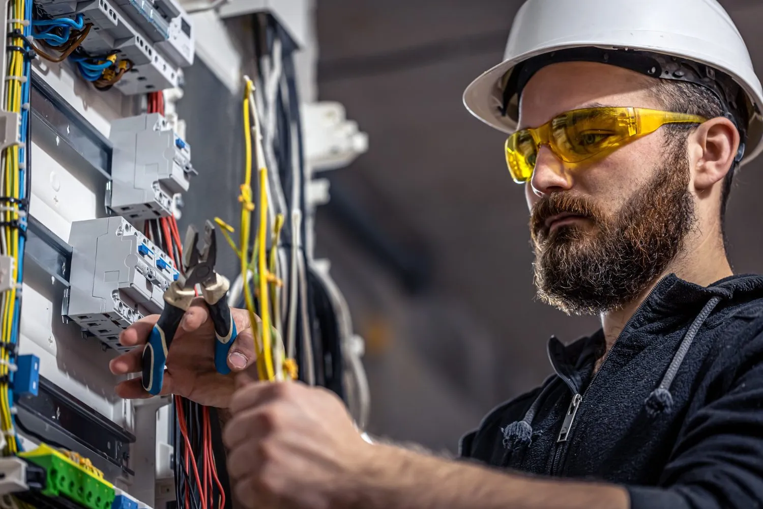 <p>electrician</p>