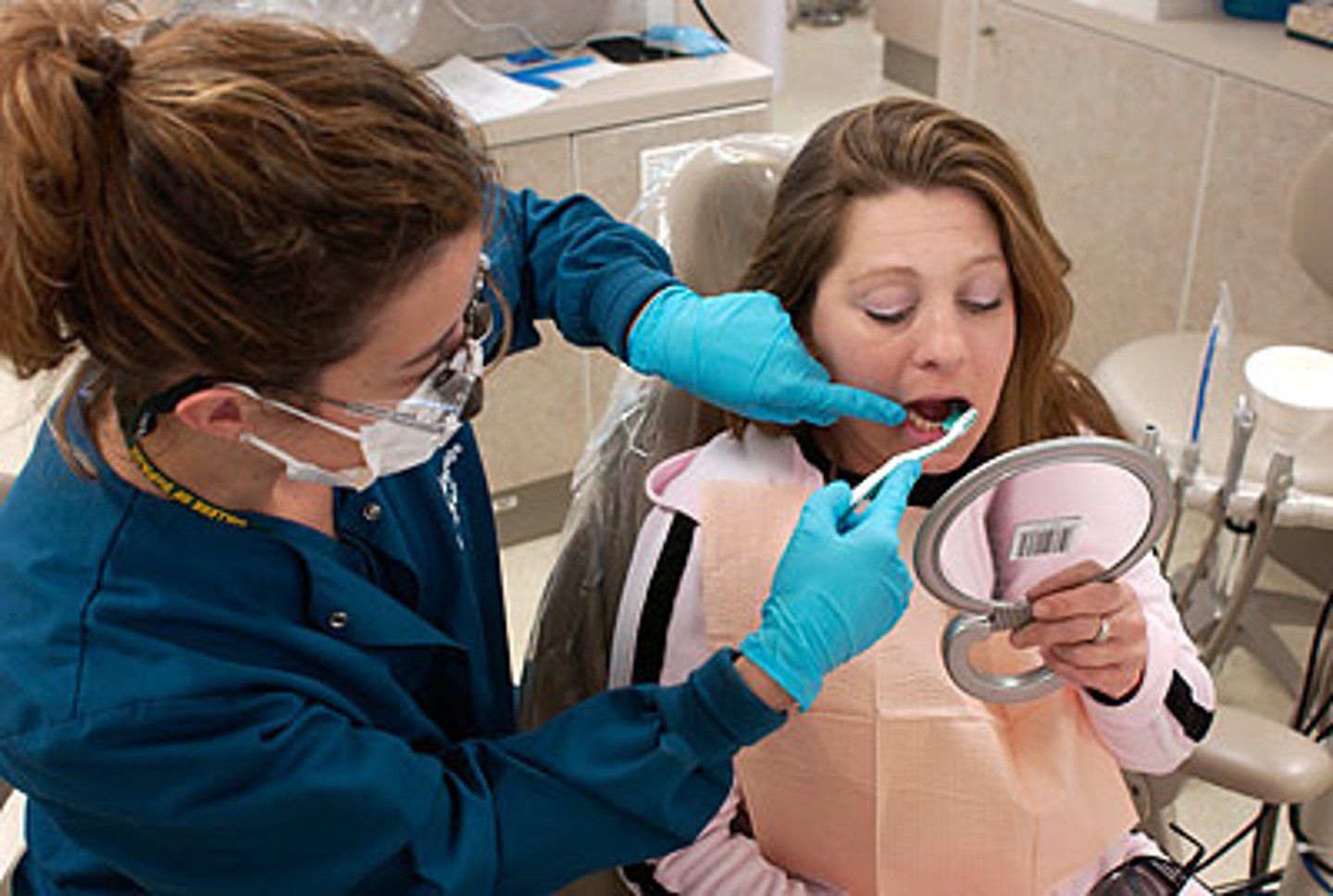 <p>a person who works with a dentist and cleans people's teeth to keep them healthy (...hygienist)</p>