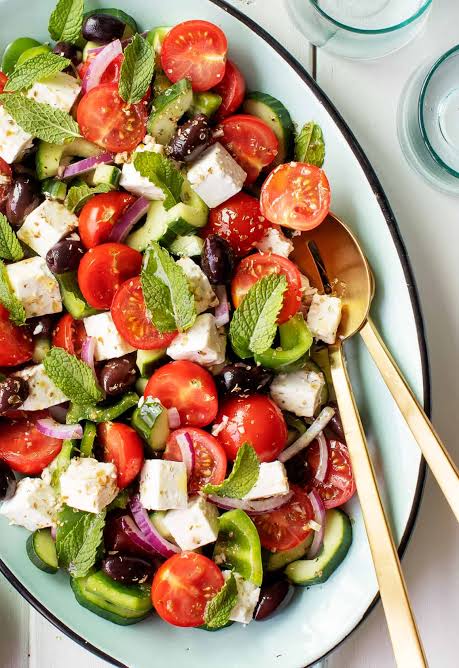 <p>Chopped Romaine, Cucumbers, Tri-Color Peppers, Tomatoes, Greek Olives, Red Onions, Feta, Red Wine Vinaigrette</p>