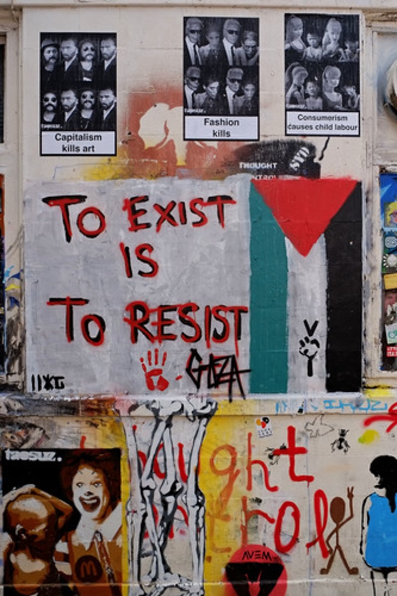 <p>to exist</p>