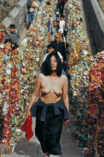 <p>He Chengyao, <em>Great Wall- Magnolia- Mama and Me, </em>2001</p>