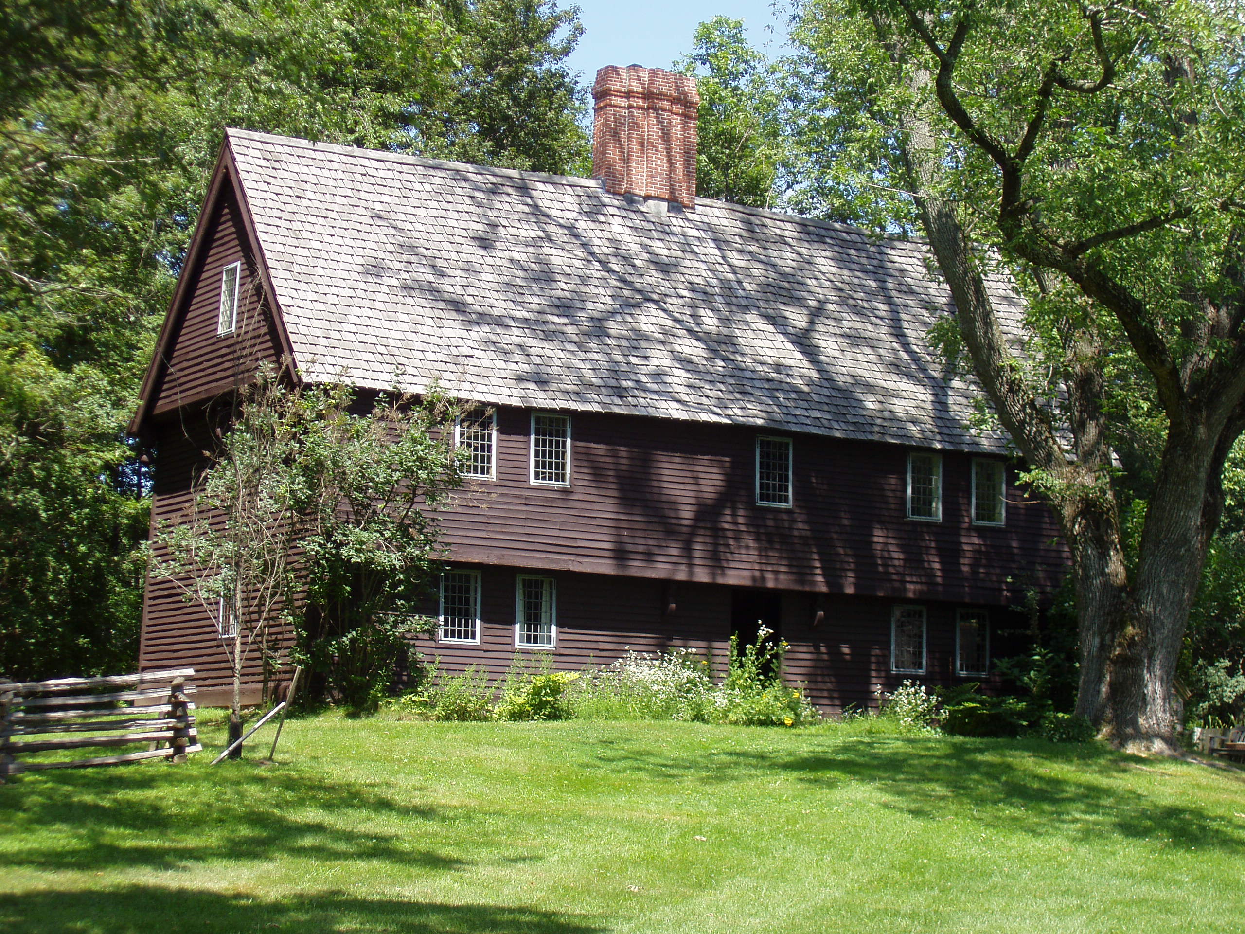 <p>An historic house museum located in Topsfield, Massachusetts, known for its well-preserved architecture and 17th-century furnishings. It serves as a representation of early colonial life in New England. </p>
