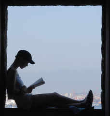 <p>to read</p>