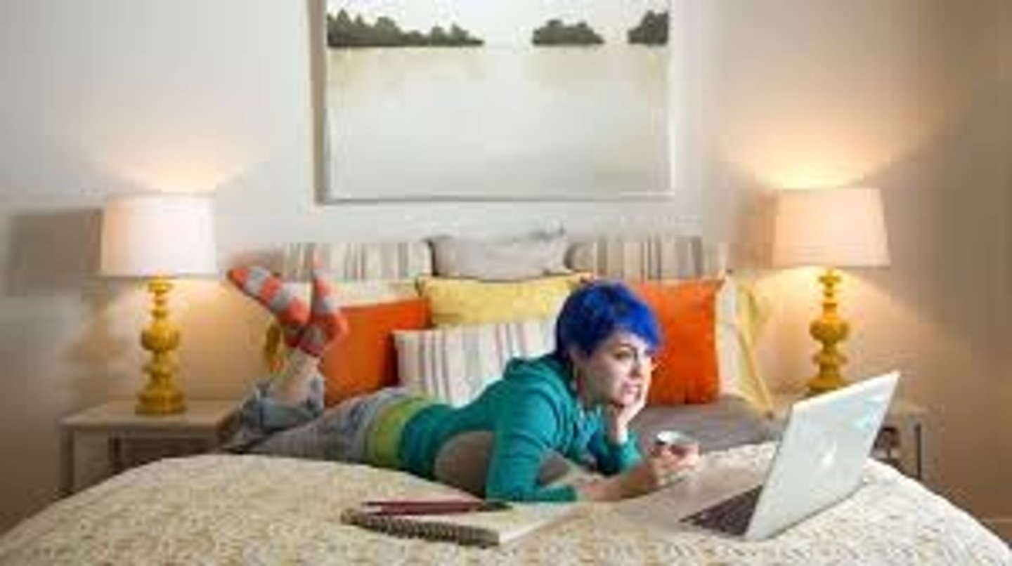 <p>добре освітлене місце.</p><p>A place with plenty of light.</p><p>Example: "Plants grow better in a ______."</p><p>Collocations: ______ room, ______ office, ______ area.</p>