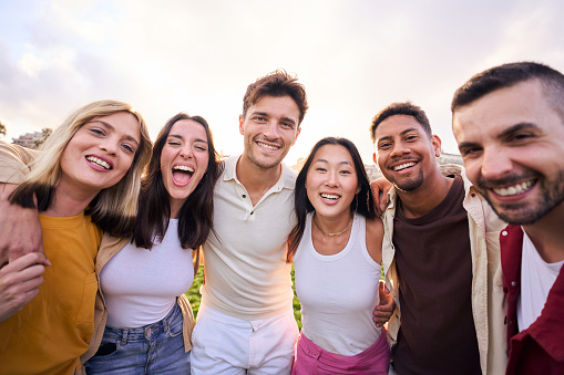 <p>bunch</p><p>(a bunch of friends)</p>