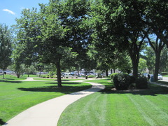 <p>Парк</p><p>저는 공원에서 산책해요. = I take a walk in the park.</p><p>공원에 사람이 많아요. = There are a lot of people in the park.</p><p>공원에서 자전거를 탔어요. = I rode a bike in the park.</p>