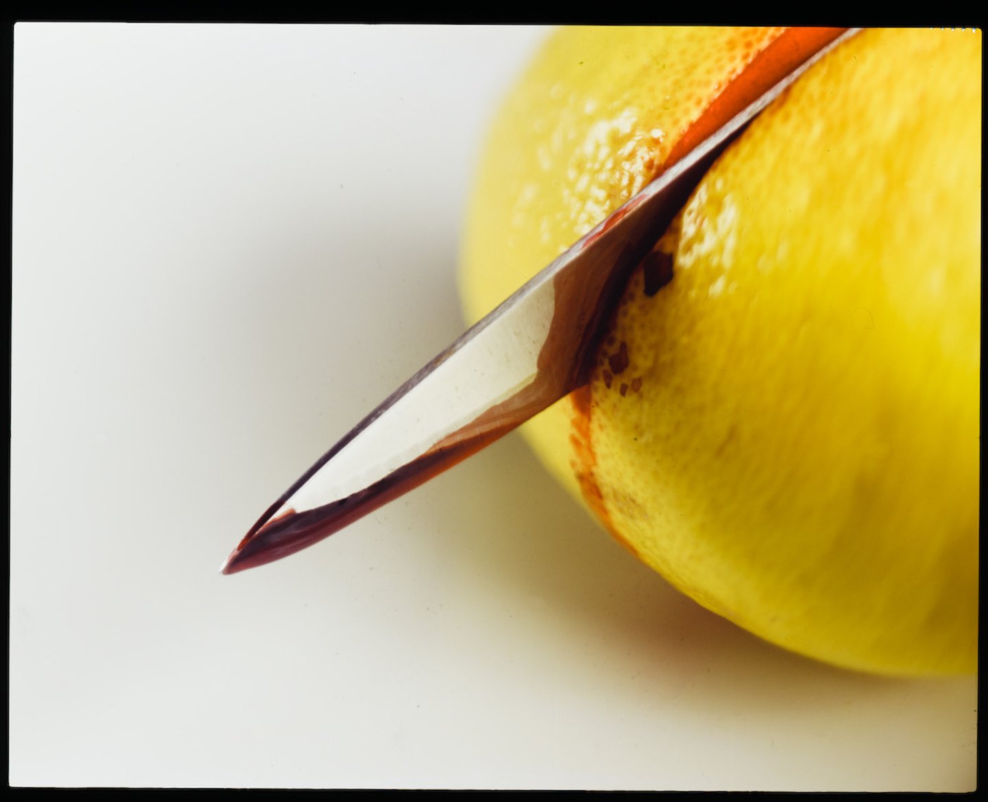 <p>to divide food materials with knife or scissors</p>