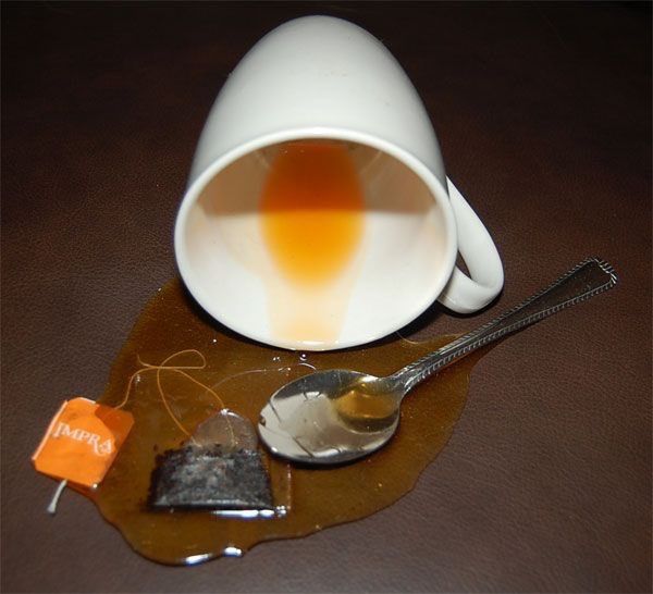 <p><span style="line-height: inherit;">(especially of liquid)</span><span> </span><span style="line-height: inherit;">to flow over the edge of a container by accident; to make liquid do this</span></p><p></p><p><strong>Common collocations</strong></p><ul><li><p>___ coffee</p></li><li><p>___ water</p></li></ul><p></p><p><em>I ____ coffee on my shirt.</em></p><p><span style="line-height: inherit;"><em>The bag ___, and sugar ___ everywhere.</em></span></p><p><span style="line-height: inherit;"><em>(figurative)</em></span><em> </em><span style="line-height: inherit;"><em>Light ___ from the windows.</em></span></p><p></p>