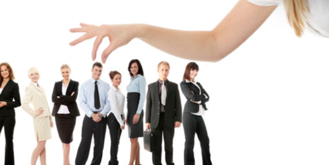 <p>to hire / to be hired</p>