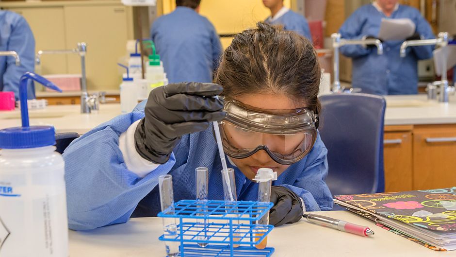 <p>laboratory technician training</p>