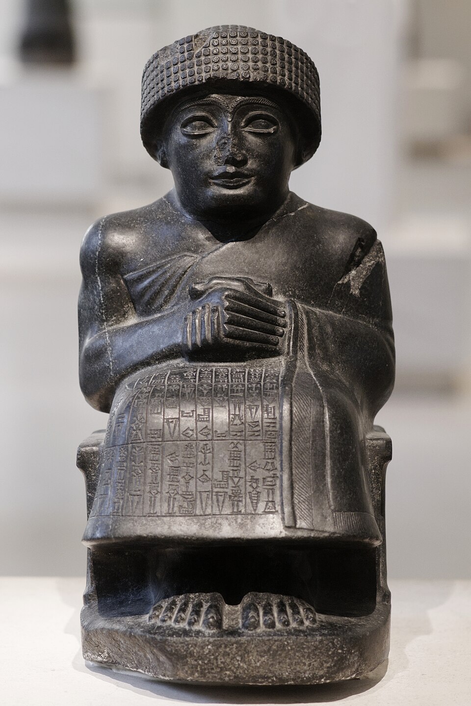<p>Gudea was the Ensi (ruler/governor) of the independent Sumerian city-state Lagash</p><ul><li><p>ruled in the Neo-sumerian period (2144-2124 BCE)</p></li><li><p>associated with ~24 votive sculptures known as the Statues of Gudea</p></li></ul><p></p>
