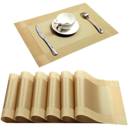 <p><strong>table mat</strong></p><p><span><strong>/ˈteɪ.bəl ˌmæt/</strong></span></p>
