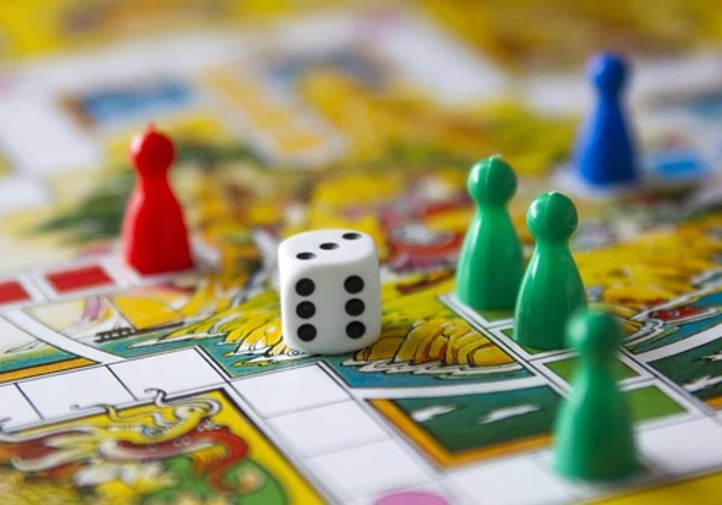 <p>настольная игра</p><p>Monopoly is a popular board game. - Монополия — популярная настольная игра.</p>