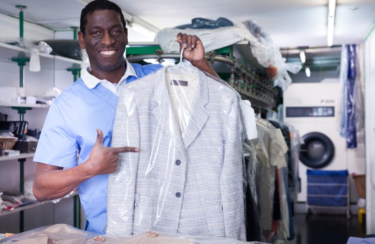 <p>dry cleaner's</p><p class="is-empty is-editor-empty has-focus">/ˌdraɪ ˈkliːnəz/</p>