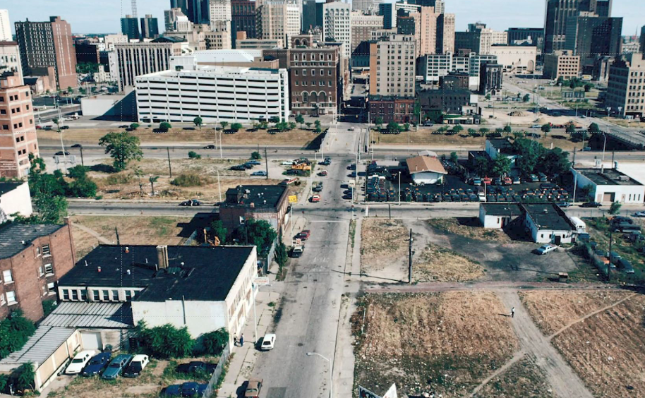 <p>Detroit’s growth was strongly connected to industrialization and the automobile industry. Later, suburbanization, decentralization of manufacturing and industrial decline caused major population loss, abandonment and shrinkage of the urban core</p>
