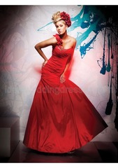 <p>red dress</p>