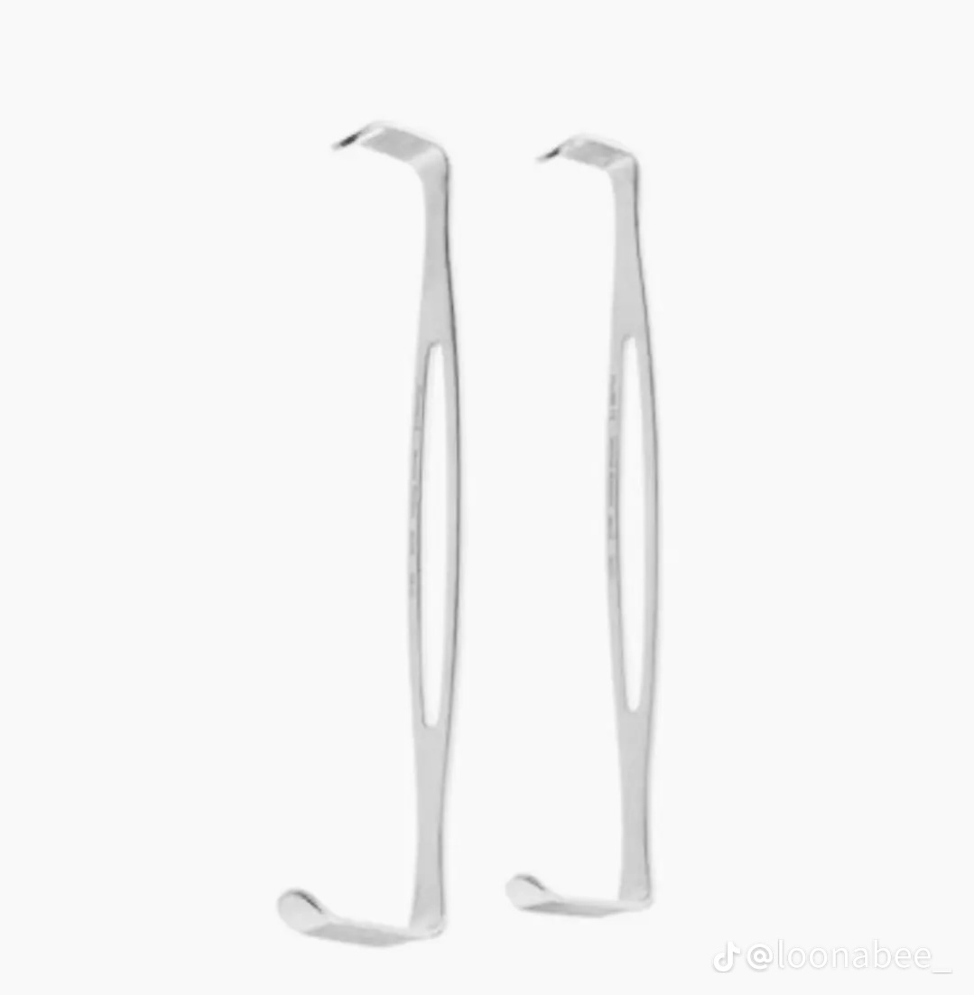 <p>An instrument used to hold back tissue and improve visibility during surgeries.</p>