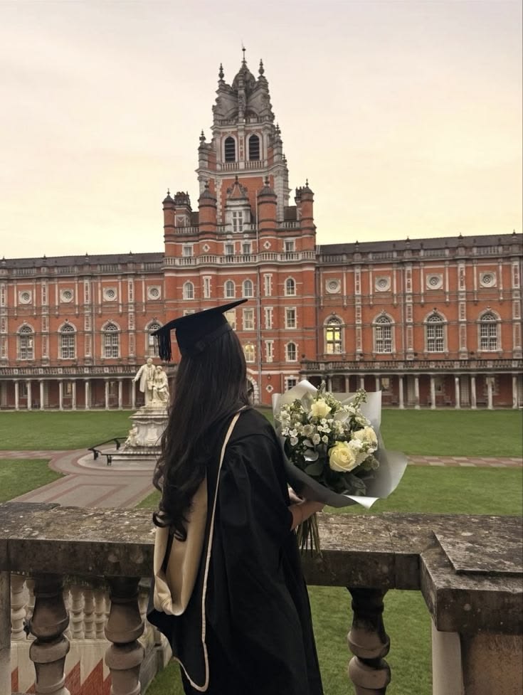 <p><span style="line-height: inherit;">to get a degree, especially your first degree, from a university or college</span></p><p></p><ul><li><p><span style="line-height: inherit;"><strong>___ in something</strong></span><em> </em><span style="line-height: inherit;"><em>Only three students ___ in Czech studies last year.</em></span></p></li><li><p><span style="line-height: inherit;"><strong>___ from something</strong></span><em> </em><span style="line-height: inherit;"><em>She ___ from Harvard this year.</em></span></p></li><li><p><span style="line-height: inherit;"><strong>___ with something</strong></span><em> </em><span style="line-height: inherit;"><em>He ___ with a BA in English in 2018.</em></span></p></li><li><p><span style="line-height: inherit;"><strong>___ something</strong></span><em> </em><span style="line-height: inherit;"><em>(North American English)</em></span><em> </em><span style="line-height: inherit;"><em>She ___ college last year.</em></span></p></li></ul><p></p>