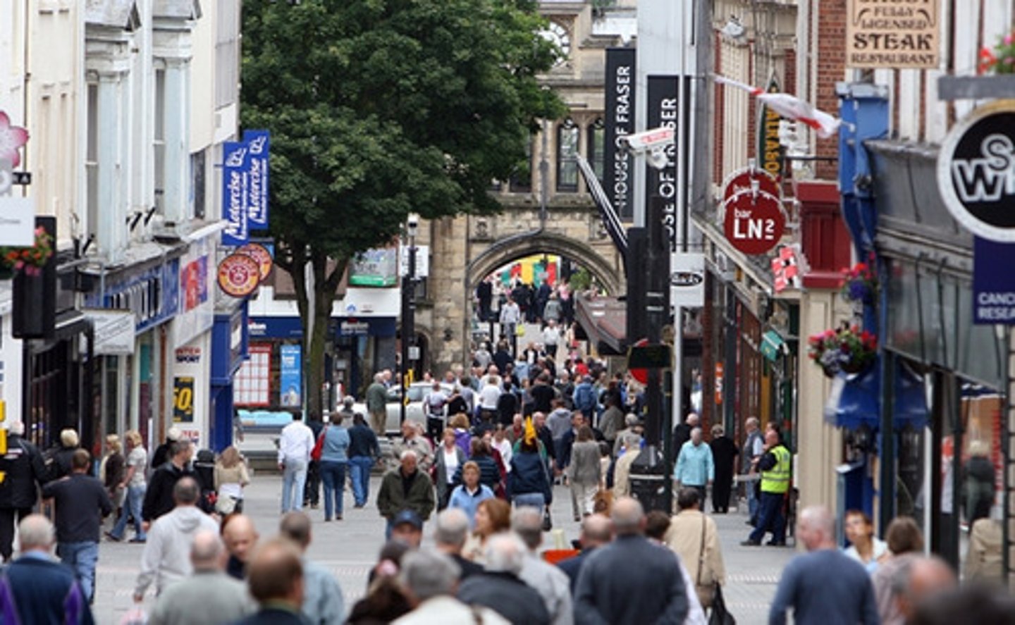 <p>TRANSLATION: торговая улица</p><p>DEFINITION: a street with many shops.</p><p>EXAMPLE: The main ...................... in our town is always crowded on weekends. Главная ТОРГОВАЯ УЛИЦА в нашем городе всегда переполнена по выходным.</p>