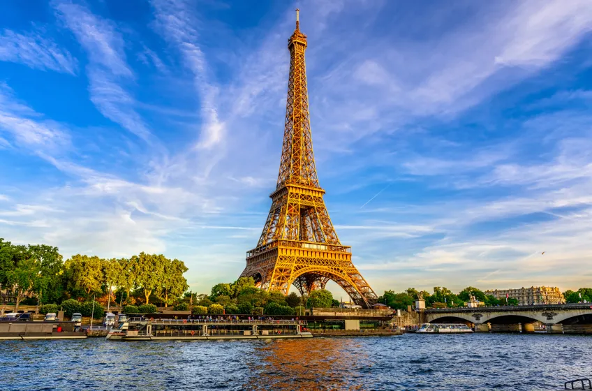 <p>Identify the monument </p><p>Located </p><p>Architect </p>