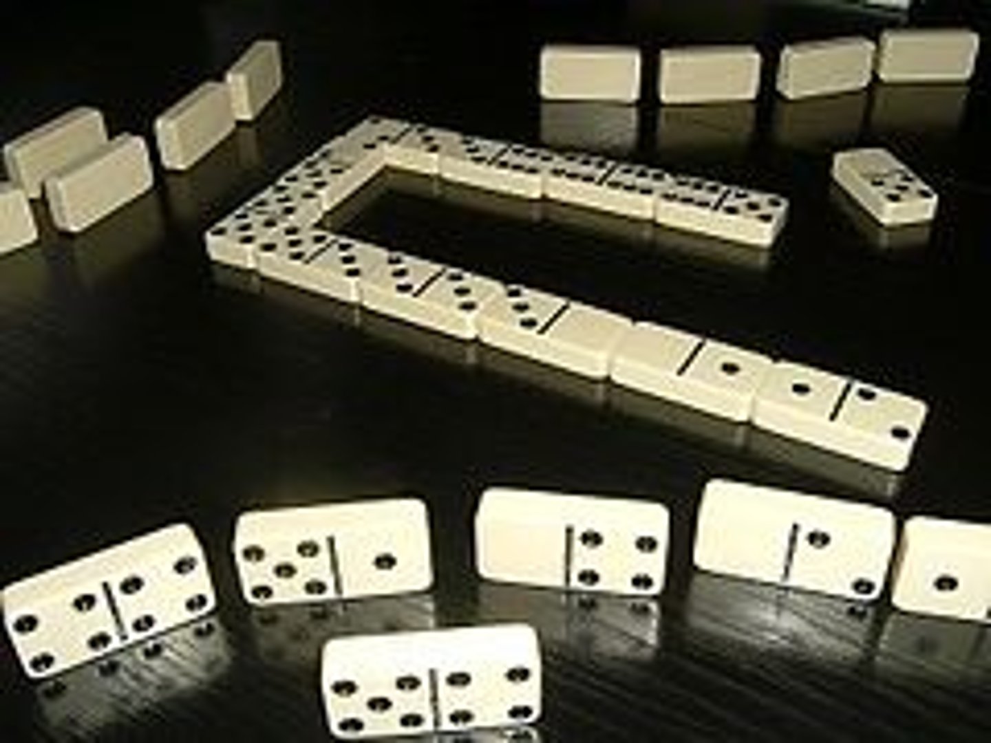<p>les dominos</p>