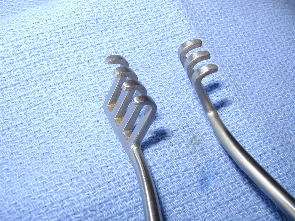 <p><span style="background-color: transparent;">Weitlaner retractor</span></p>