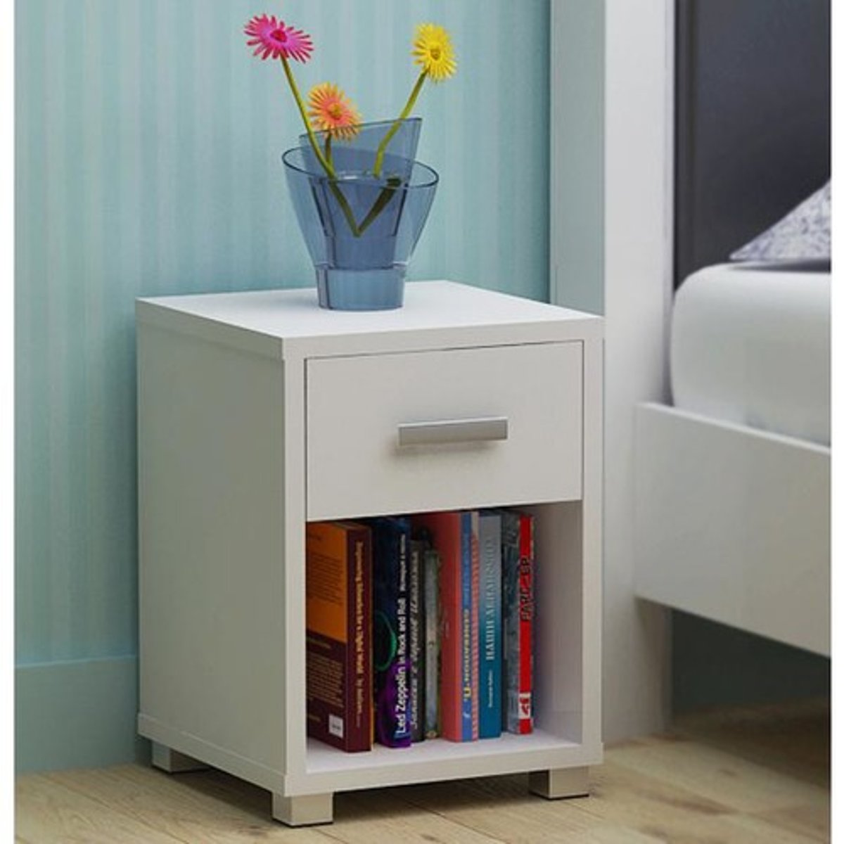 <p>une table de chevet</p>