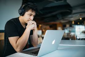 <p>Focused(adj.)</p><p>Giving a lot of attention to one particular thing.</p>