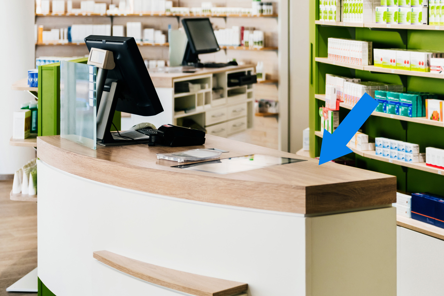 <p>→ <span><strong>a </strong></span>long<span><strong>, </strong></span>flat<span><strong>, </strong></span>narrow<span><strong> </strong></span>surface<span><strong> or </strong></span>table<span><strong> in a </strong></span>shop<span><strong>, </strong></span>bank<span><strong>, </strong></span>restaurant<span><strong>, etc. at which </strong></span>people<span><strong> are </strong></span>served</p>