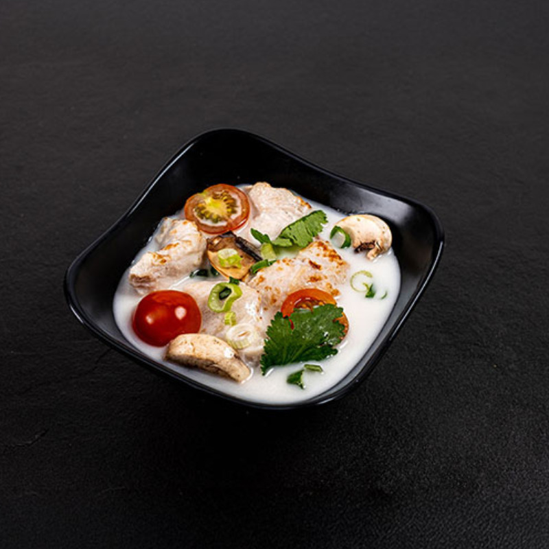 <p>Soupe crème de coco, galanga, citronnelle et poulet</p>