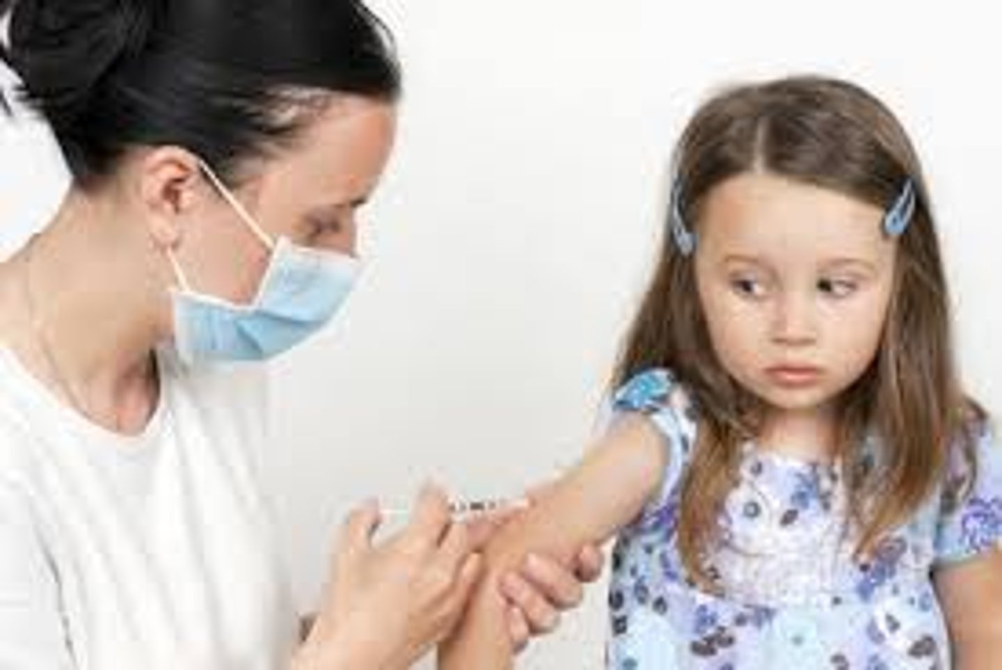 <p>to protect someone against a disease, usually by injecting him or her with a weak form of it: chủng, tiêm chủng</p><p>E.g My children have been ...............(-d) against polio</p>