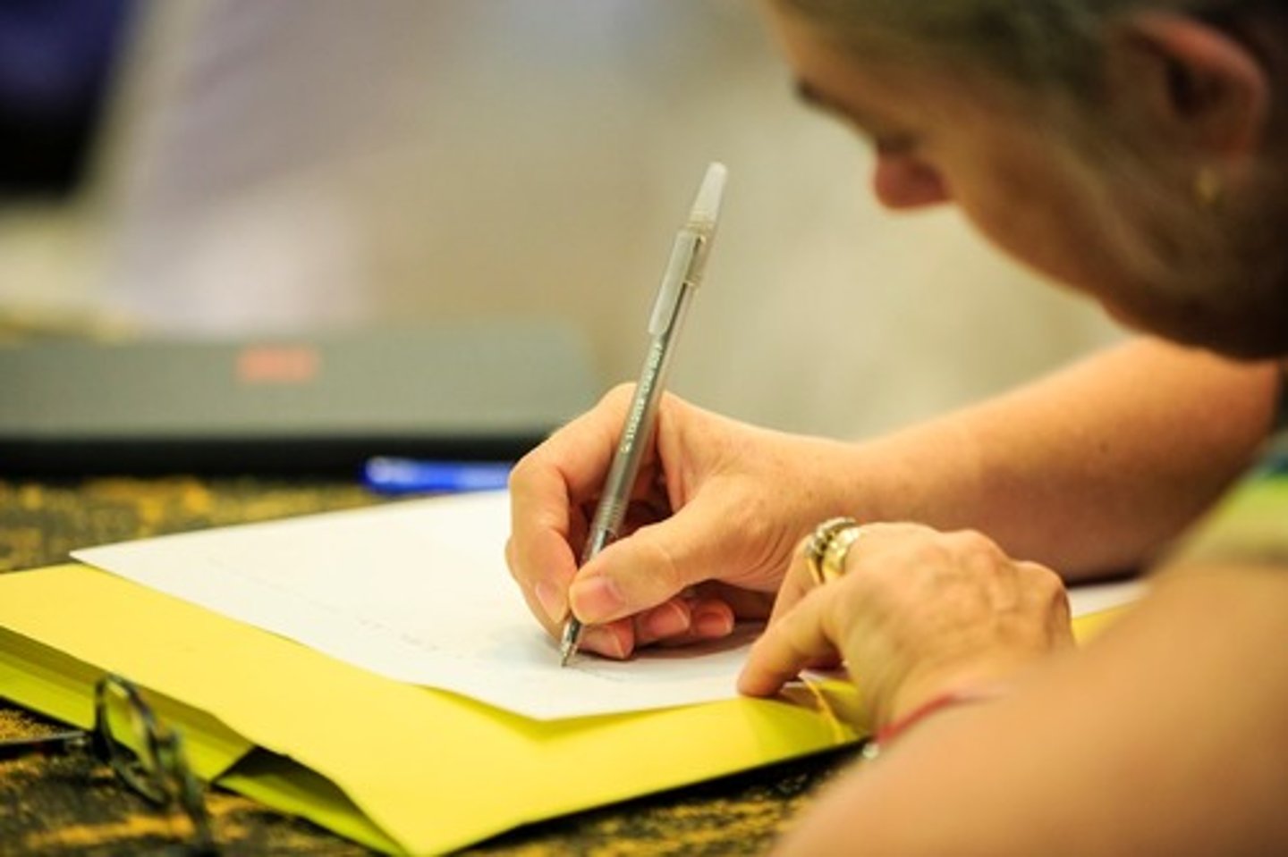 <p>to write</p>
