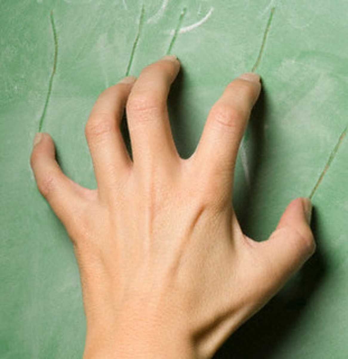 <p>(sound English) tạo tiếng cào xước Ví dụ: Something was making a scratching sound on the wall.</p>
