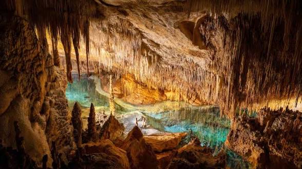 <p>Stalactieten en stalagmieten</p>