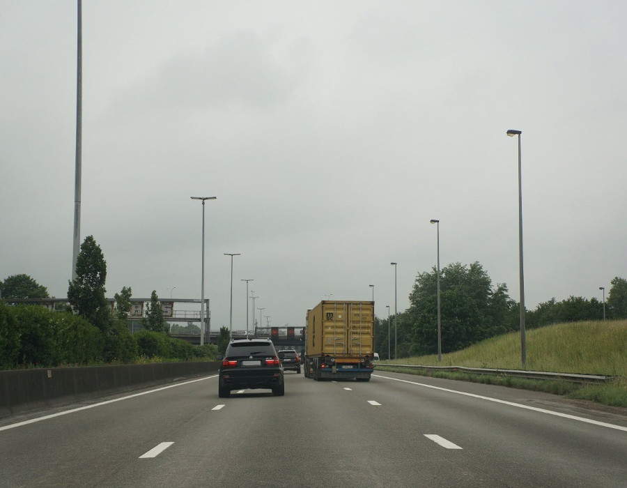 <p>Op de autosnelweg mag je maximaal 120 km/u rijden. Geldt dit voor iedereen?</p>