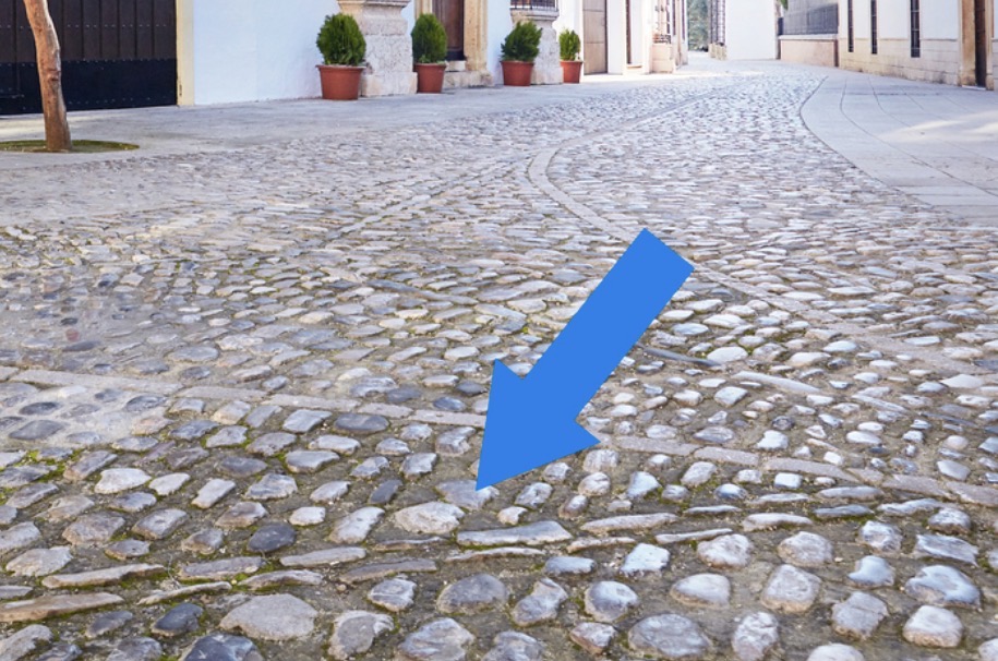 <p>n: round stone on ground</p>
