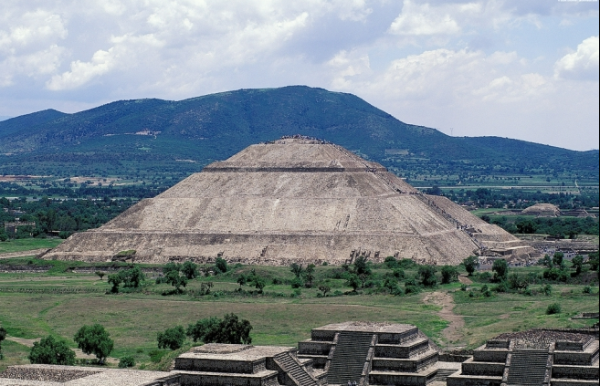 <p>This pyramid is oriented so the sun will set directly behind it when the sun passes directly overhead, being a solar solstice kind of ideal. Made entirely of adobe bricks, rubble fill, and stone facings by pure human labor meaning no machiens. Built over a natural lava tube</p>