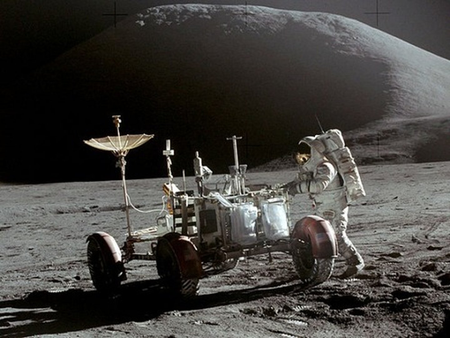<p>une jeep lunaire</p>