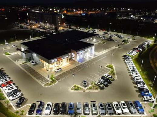 <p>A business authorized to sell vehicles from one or more manufacturers</p>